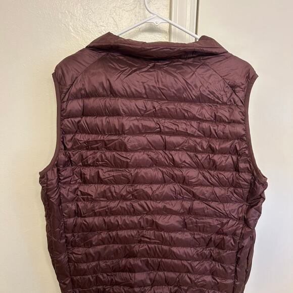 Uniqlo Lightweight Puffer Vest Maroon Unisex XL Zip Front Packable Travel Layer - Picture 6 of 6